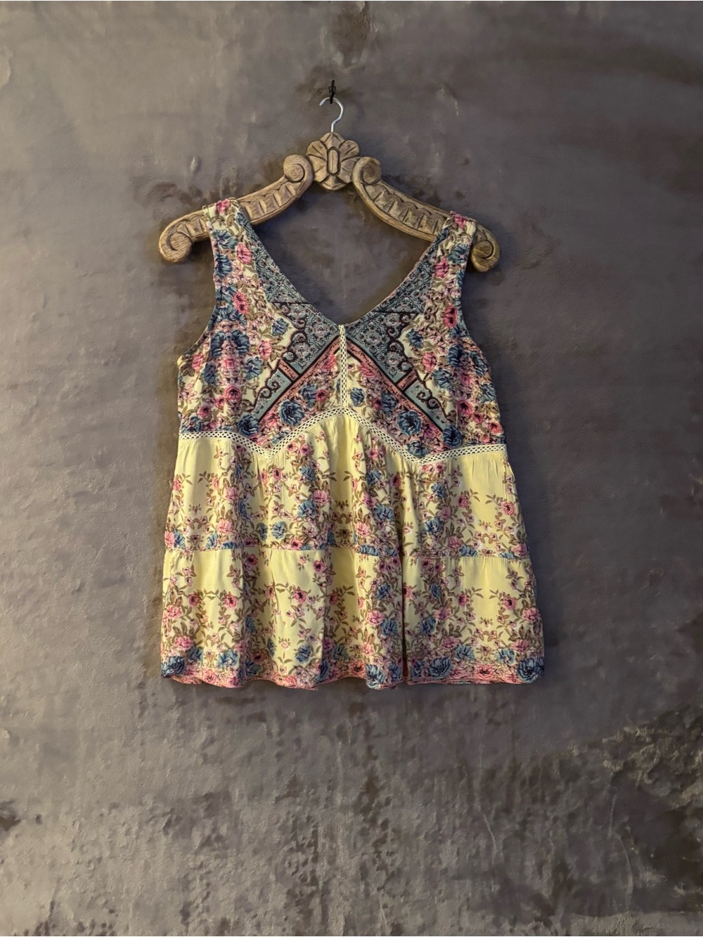 Blue Rain Yellow Floral Crochet V-Neck Camisole Women’s Size M